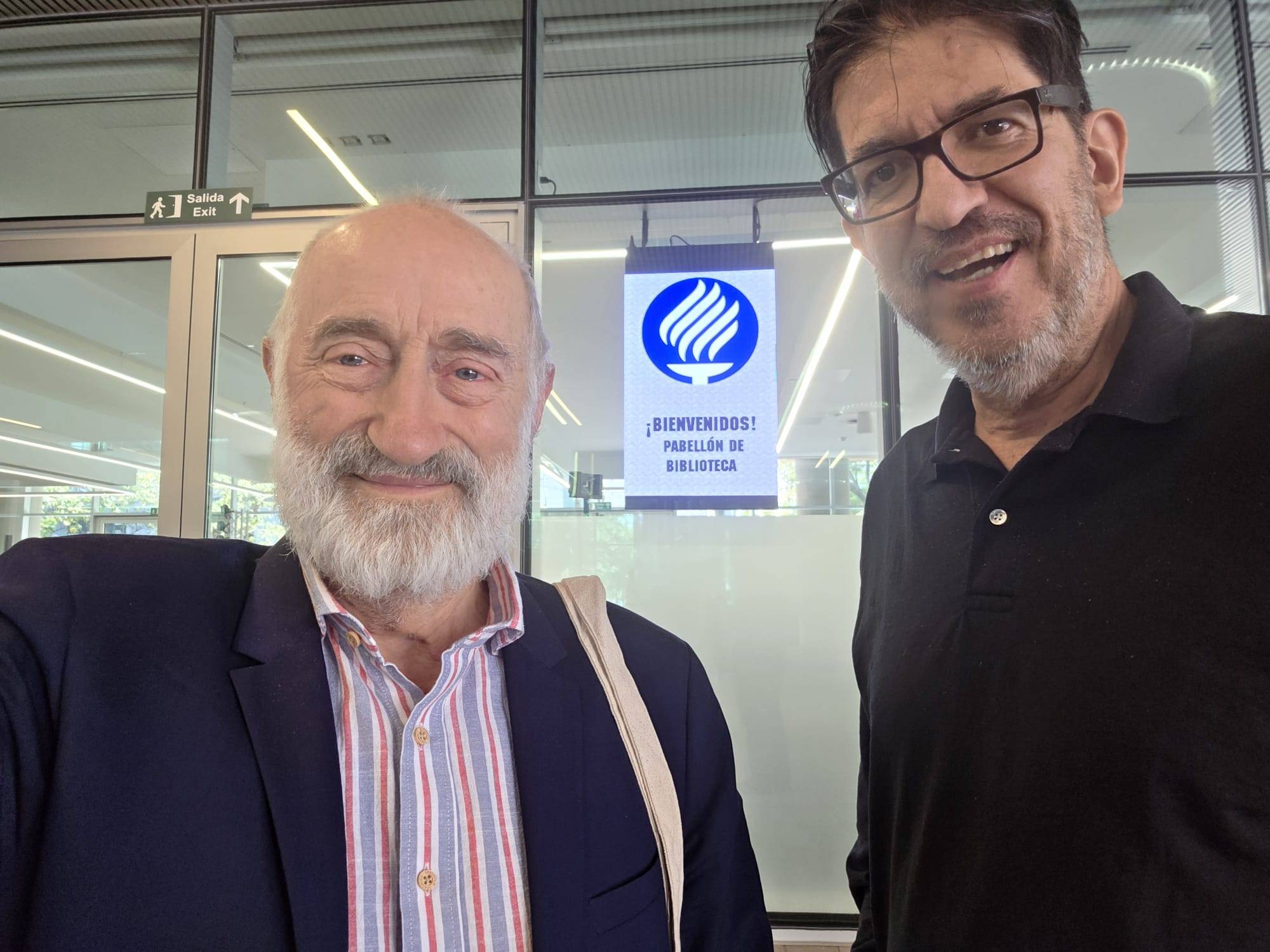 El Dr. Francisco García García con Jacob Bañuelo, Capitán en el Tec de Ciudad De México