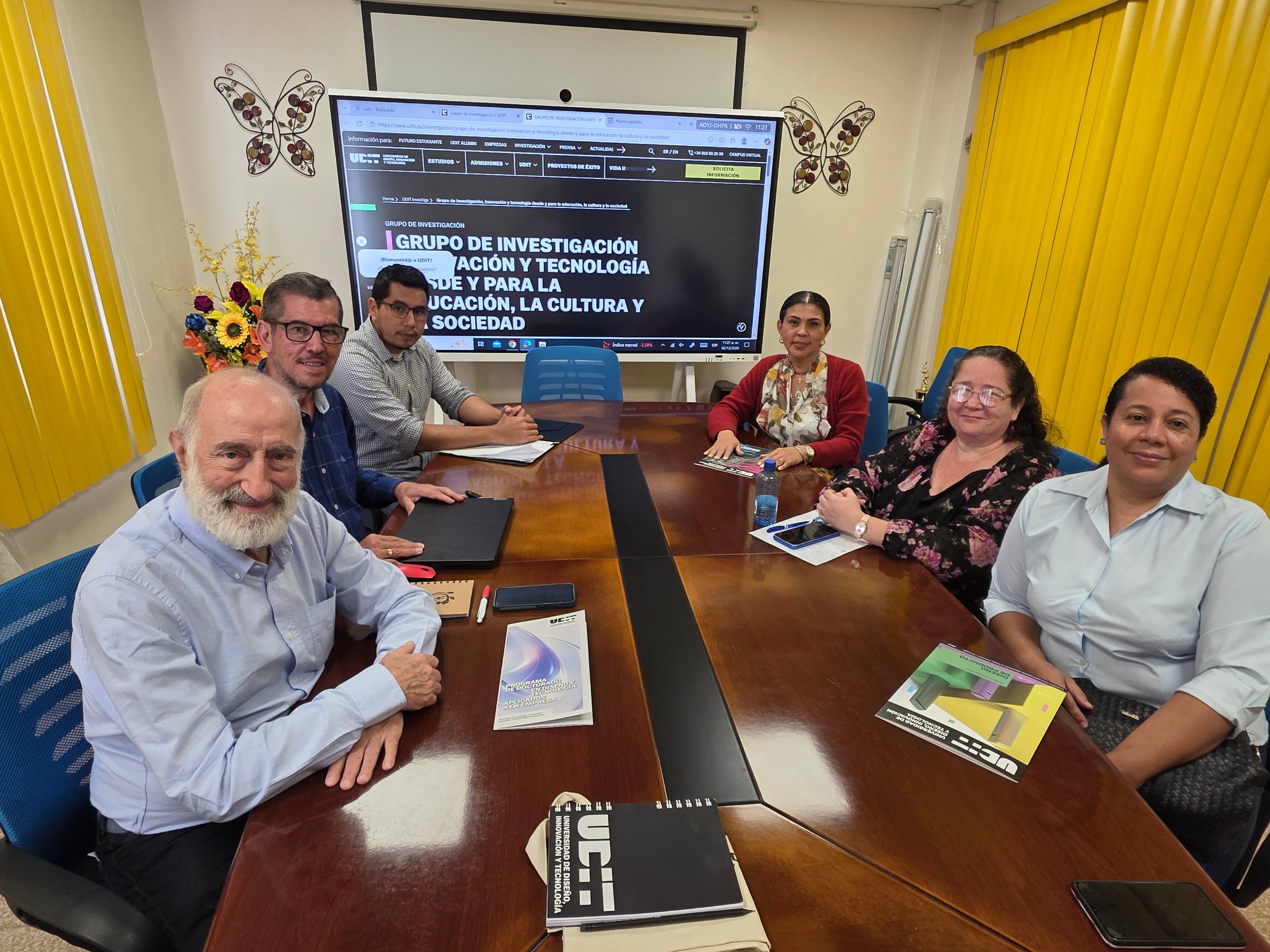 Reunión con investigadores la  Tecnológica de Panamá