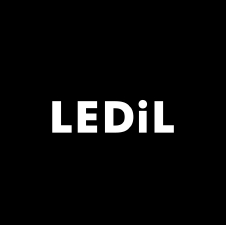 Logotipo de la empresa LEDiL sobre un fondo negro.