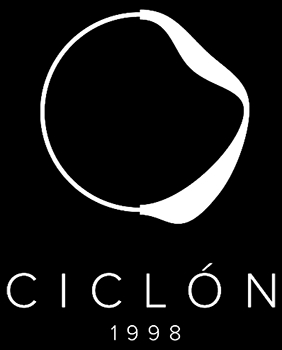 Logo abstracto de una marca llamada Ciclón, creada en 1998.