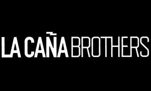 Logotipo en blanco y negro de La Caña Brothers.