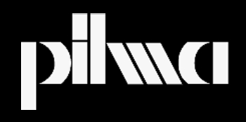 Logo de una marca con tipografía estilizada en blanco sobre fondo negro.