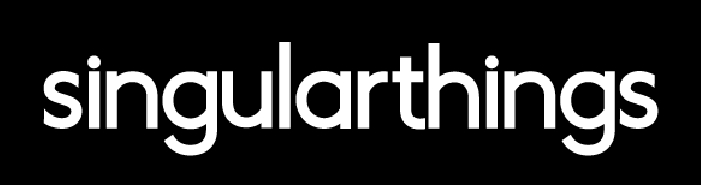 Logo que representa la marca Singularthings en un fondo negro.