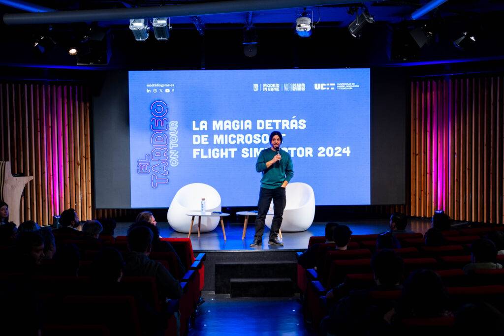 Un presentador habla sobre la magia detrás de Microsoft Flight Simulator 2024 en un evento.