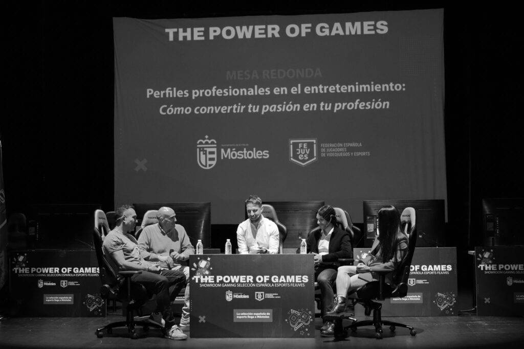 Una mesa redonda sobre perfiles profesionales en el entretenimiento.