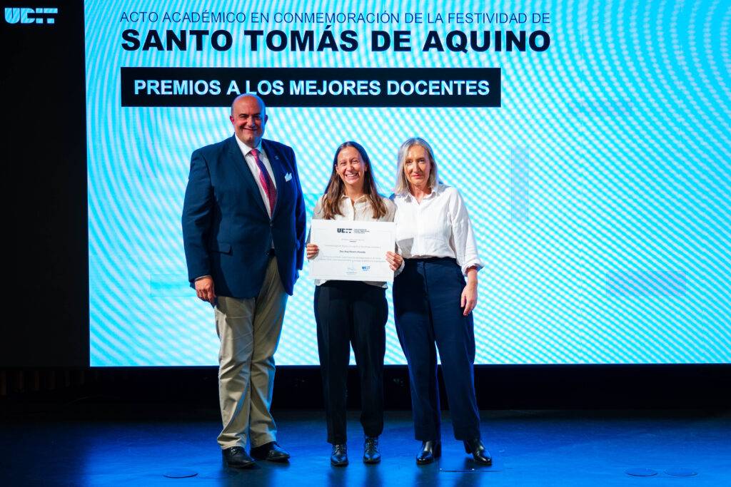 Ceremonia de premiación a los mejores docentes en conmemoración de Santo Tomás de Aquino.