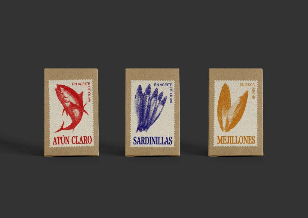 Tres latas de conserva etiquetadas con atún claro, sardinas y mejillones.