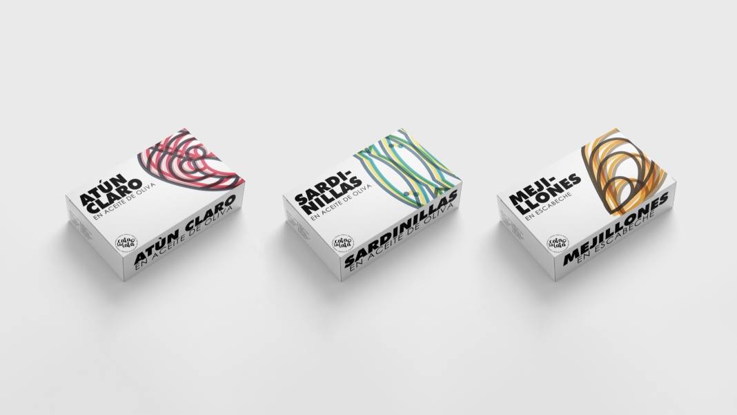 Tres envases de productos del mar, con diseños coloridos y etiquetas claras.