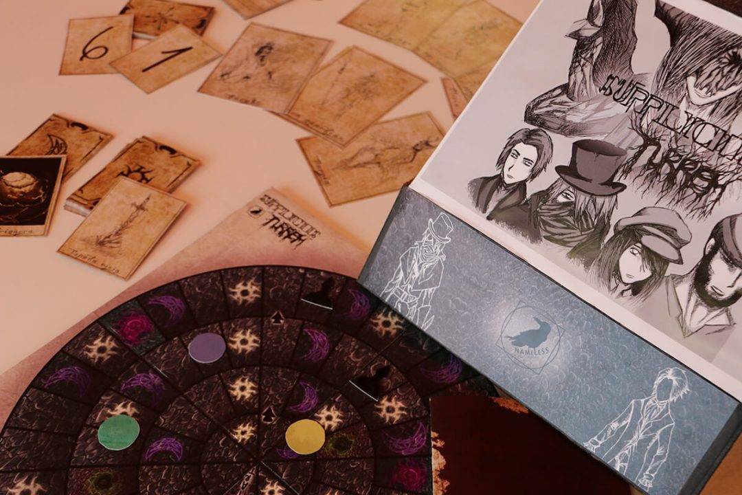 Imagen que muestra un juego de mesa con cartas y un tablero circular.