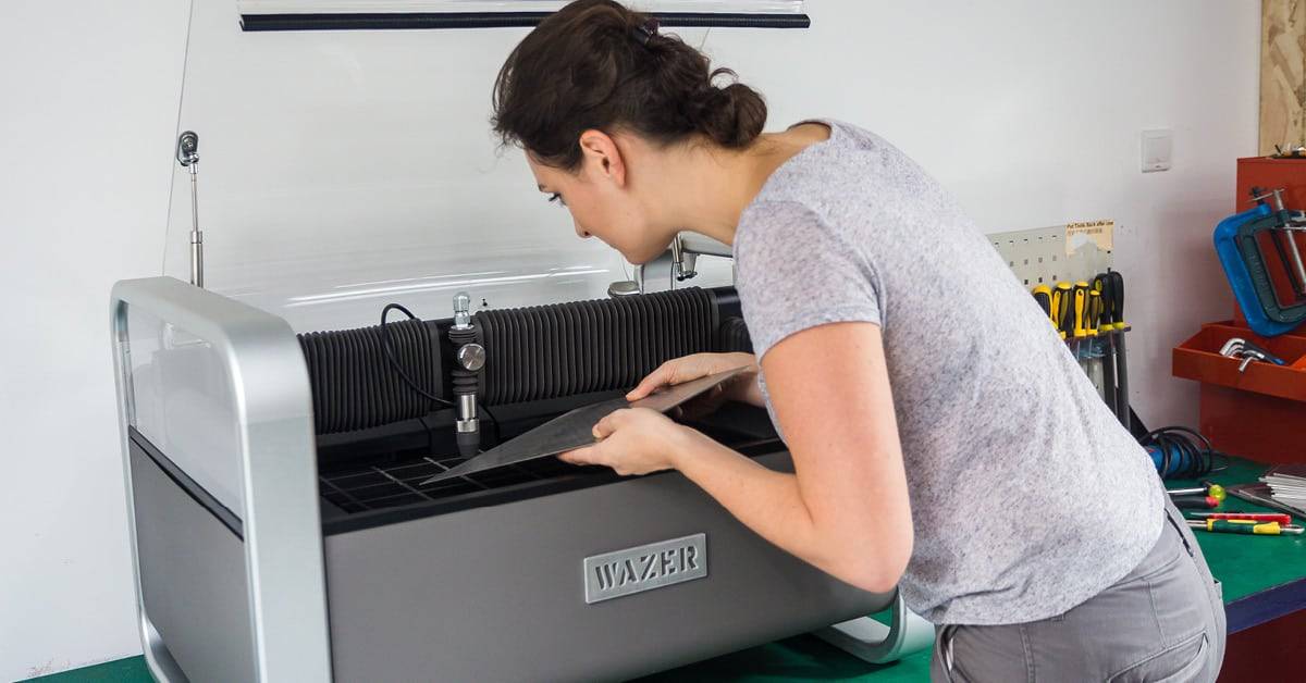 Equipos y herramientas de última generación , adaptados a las necesidades de cada asignatura, lo que permite a los estudiantes trabajar en entornos reales.