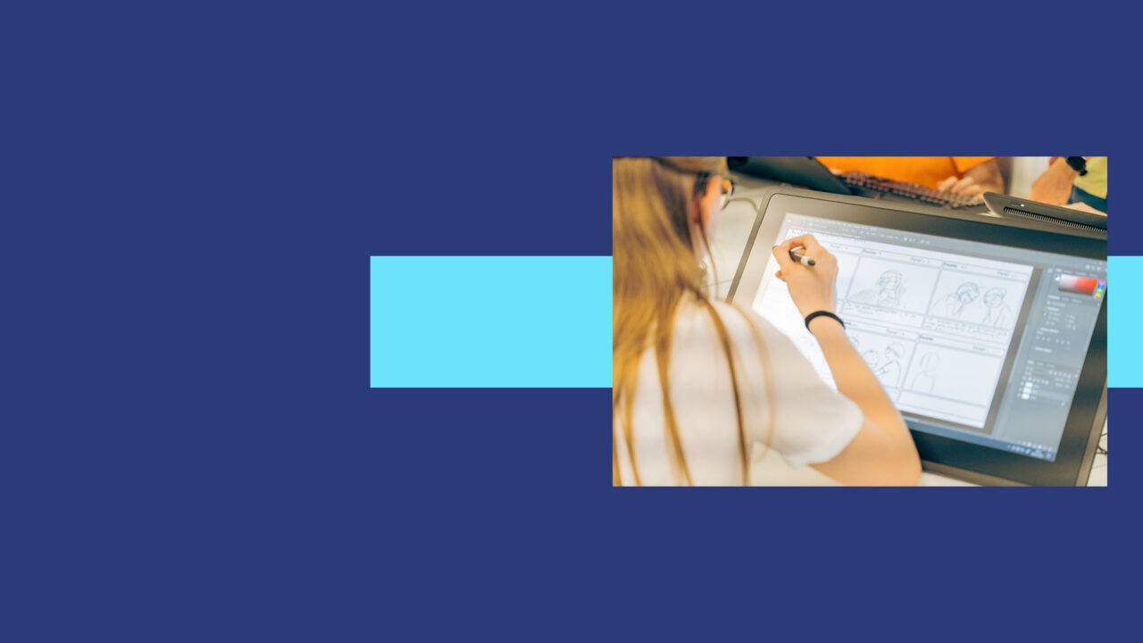 Una persona está trabajando en un tablet gráfico creando ilustraciones.