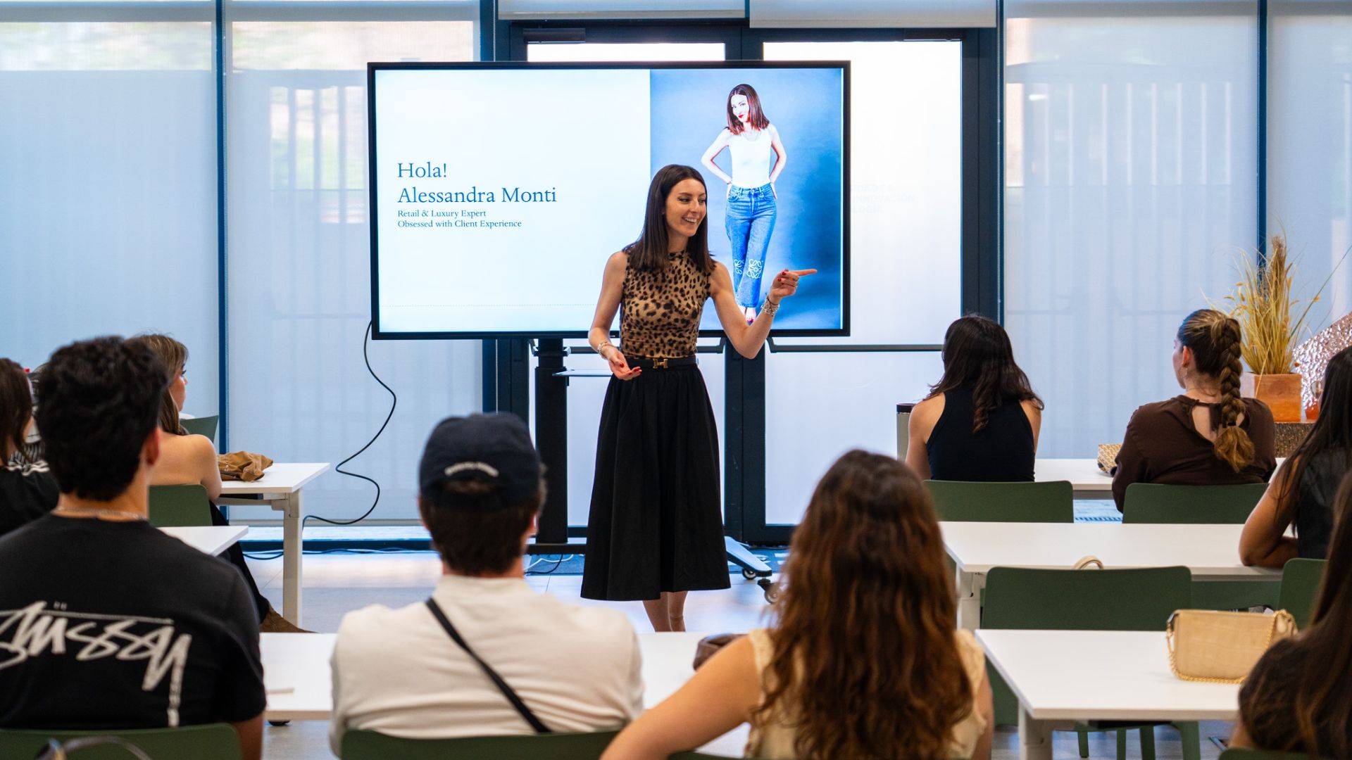 Masterclass de Alessandra Monti, Head of Training de LOEWE: ‘¿Es la marca el verdadero centro de decisión en el lujo o es el producto?’