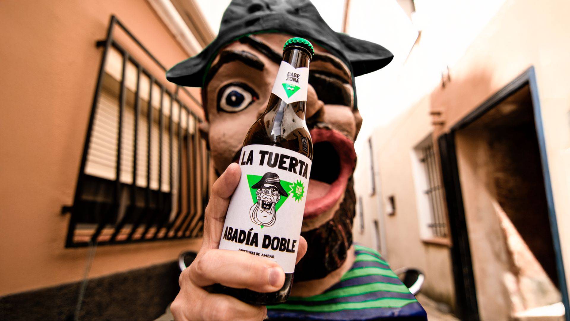 Daniel Alcolea, alumni del Grado en Diseño Multimedia y Gráfico, premiado en los Pentawards 2025