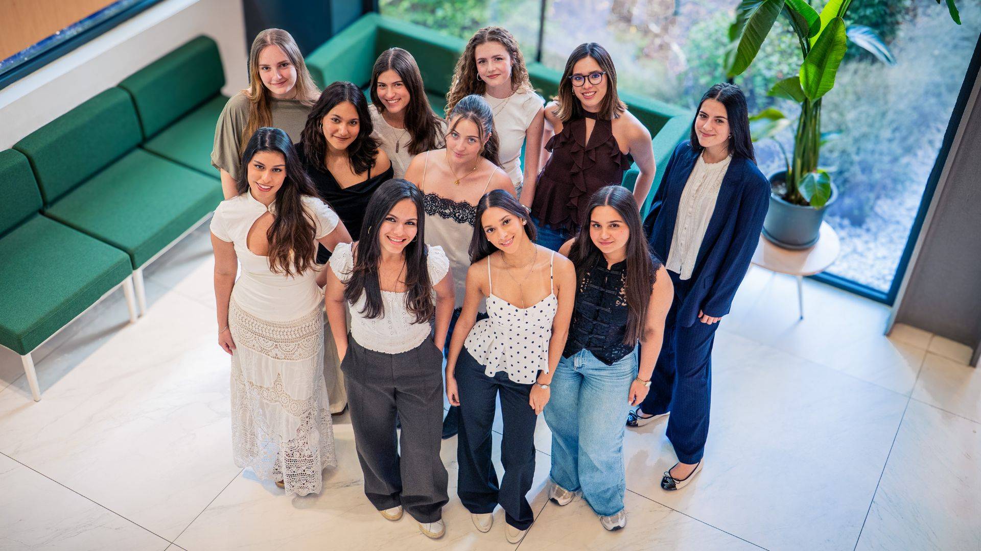 12 estudiantes del Grado en Diseño de Interiores de UDIT, seleccionados como finalistas en los Premios Porcelanosa 2026