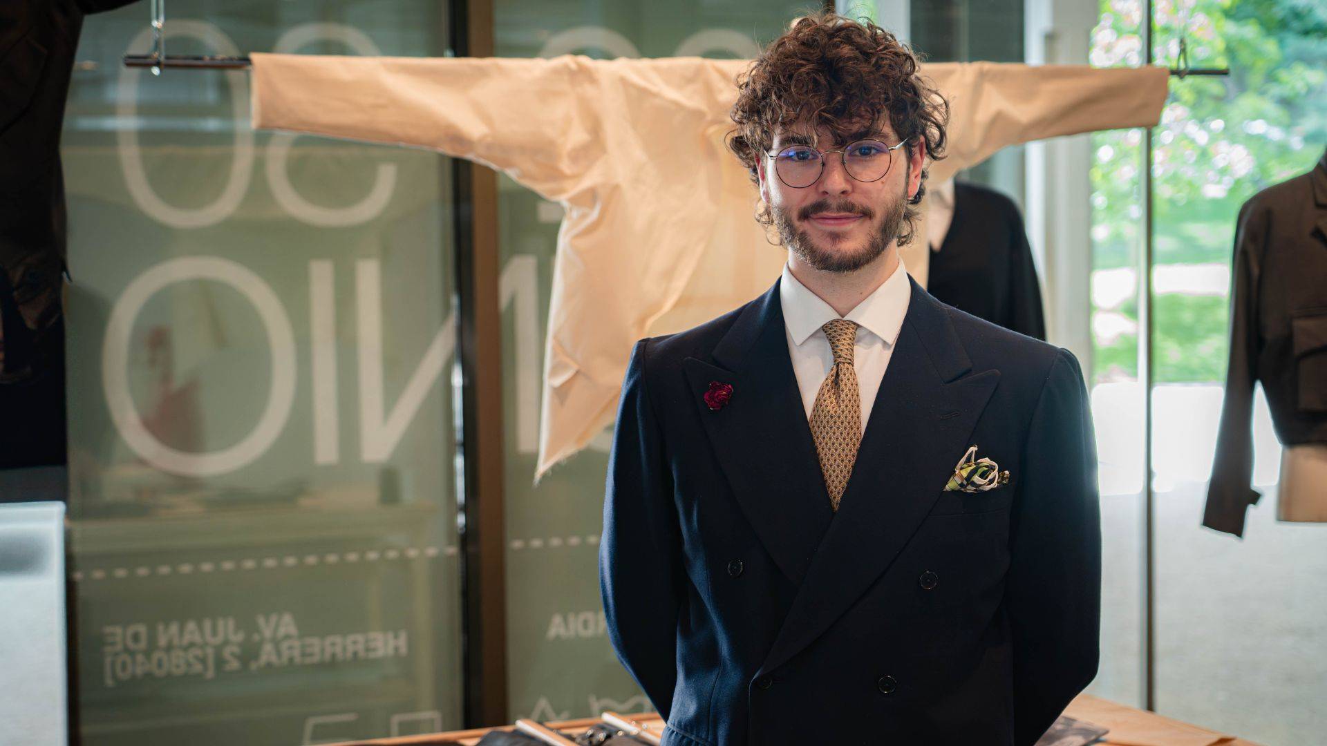 ‘Invisible Inside’, la colección de Hugo Vega, estudiante del Grado en Diseño de Moda, seleccionada para ser expuesta en el Mes del Diseño Emergente del Museo del Traje