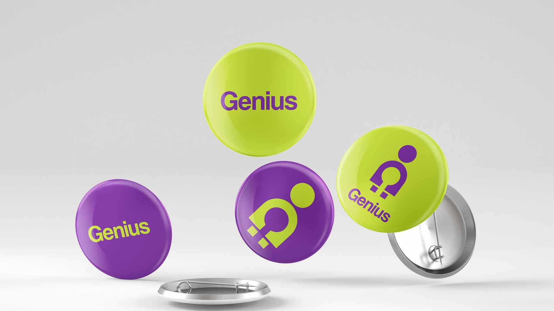 La imagen muestra varios botones de colores con la palabra 'Genius' en diferentes posiciones.