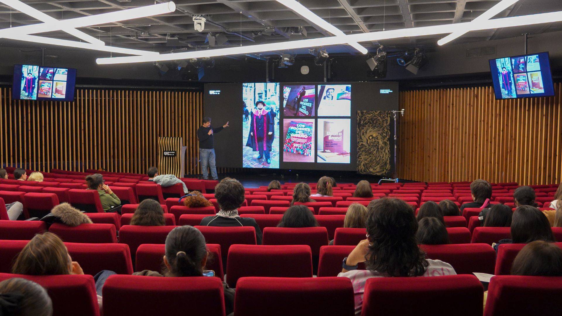 Presentación de los libros del diseñador gráfico Sebastián Guerrini 