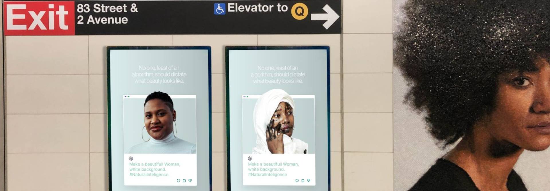 Carteles de promoción en una estación de metro mostrando retratos de mujeres.