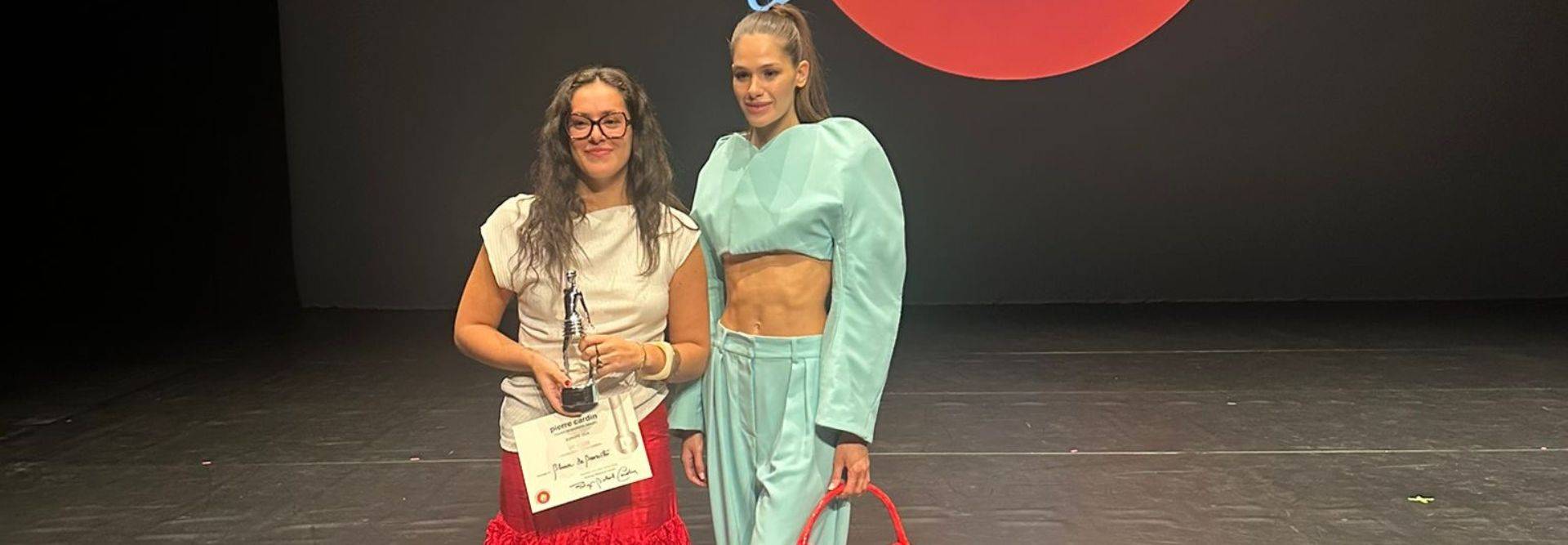Blanca de Bonrostro, alumna del Grado en Diseño de Moda, gana el Premio Pierre Cardin Jóvenes Diseñadores con su diseño The Rounded Suit 