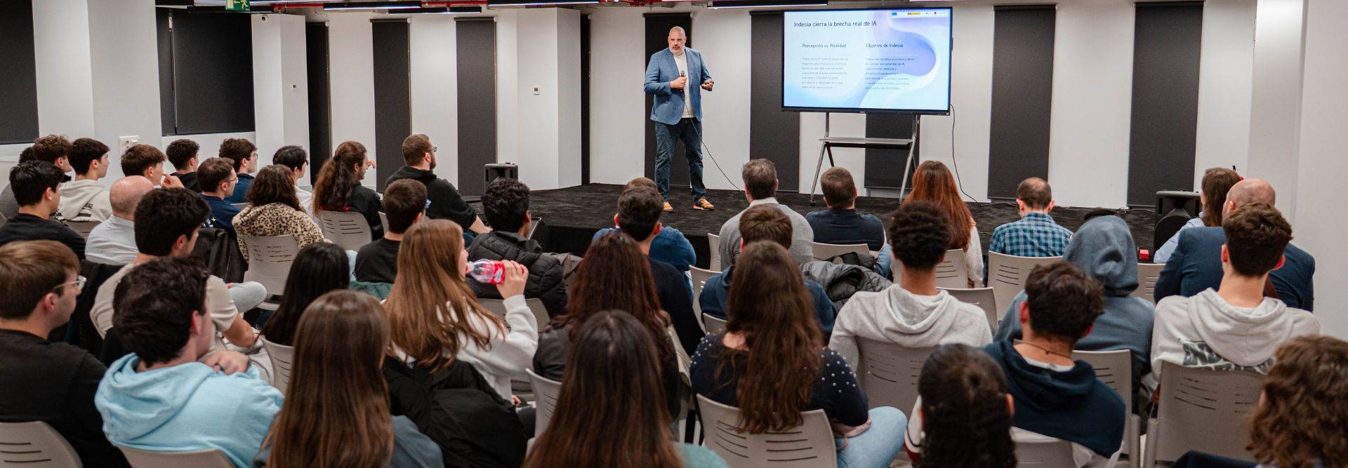 Human-IA arranca en UDIT con una primera sesión sobre el poder invisible de los datos 