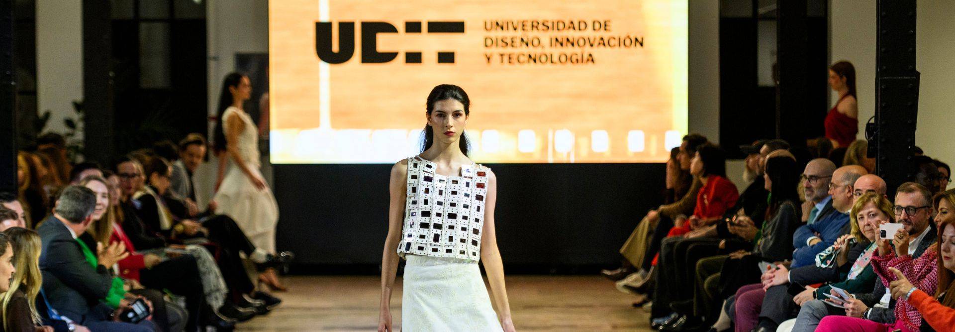 Un desfile de moda de estudiantes de la Universidad de Diseño, Innovación y Tecnología.