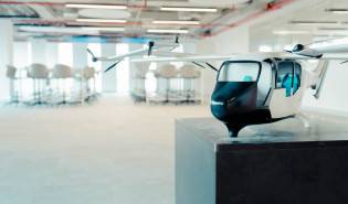 Espacios específicos para la inmersión tecnológica: garantizan la generación de conocimiento adaptado a las realidades actuales y futuras.