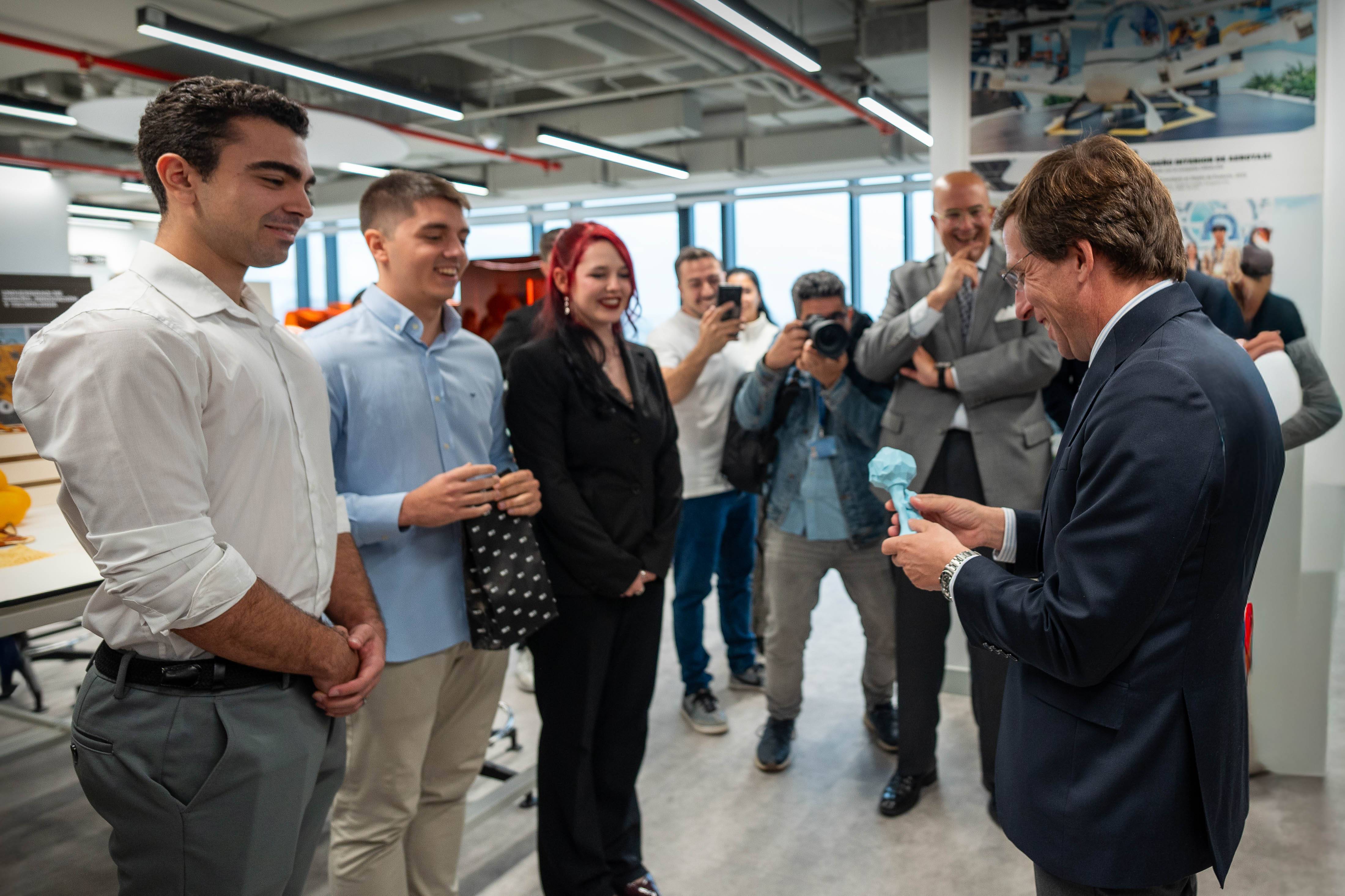El alcalde de Madrid inaugura el nuevo Campus de Tecnología, Innovación y Ciencias Aplicadas de UDIT
