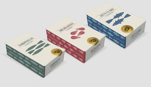 Tres cajas de productos envasados con diseño gráfico colorido.