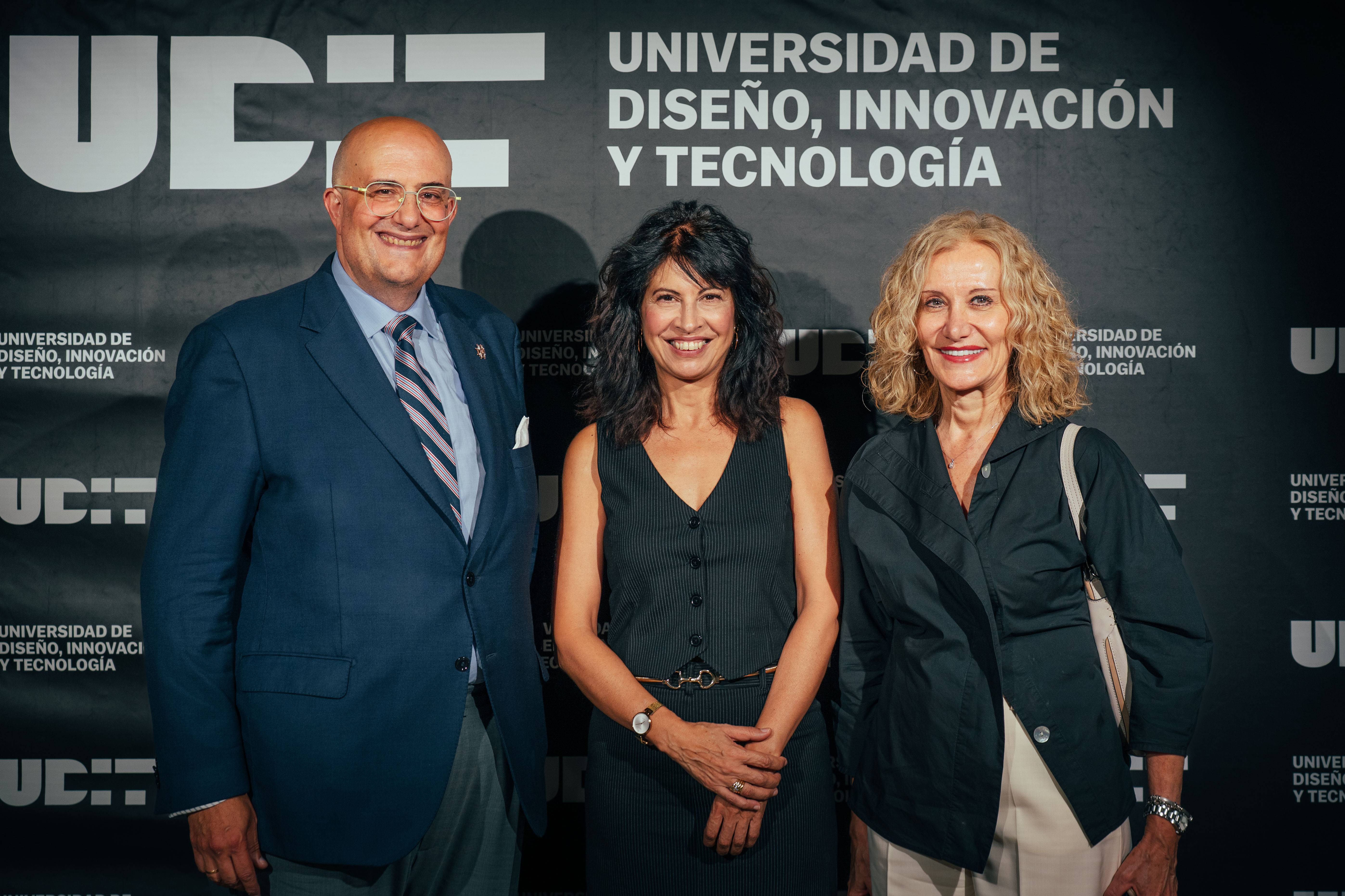 Rosa Pérez, Presidenta de UDIT, y Juan Cayón, Rector de la Universidad, junto a Ana Redondo, Ministra de Igualdad.