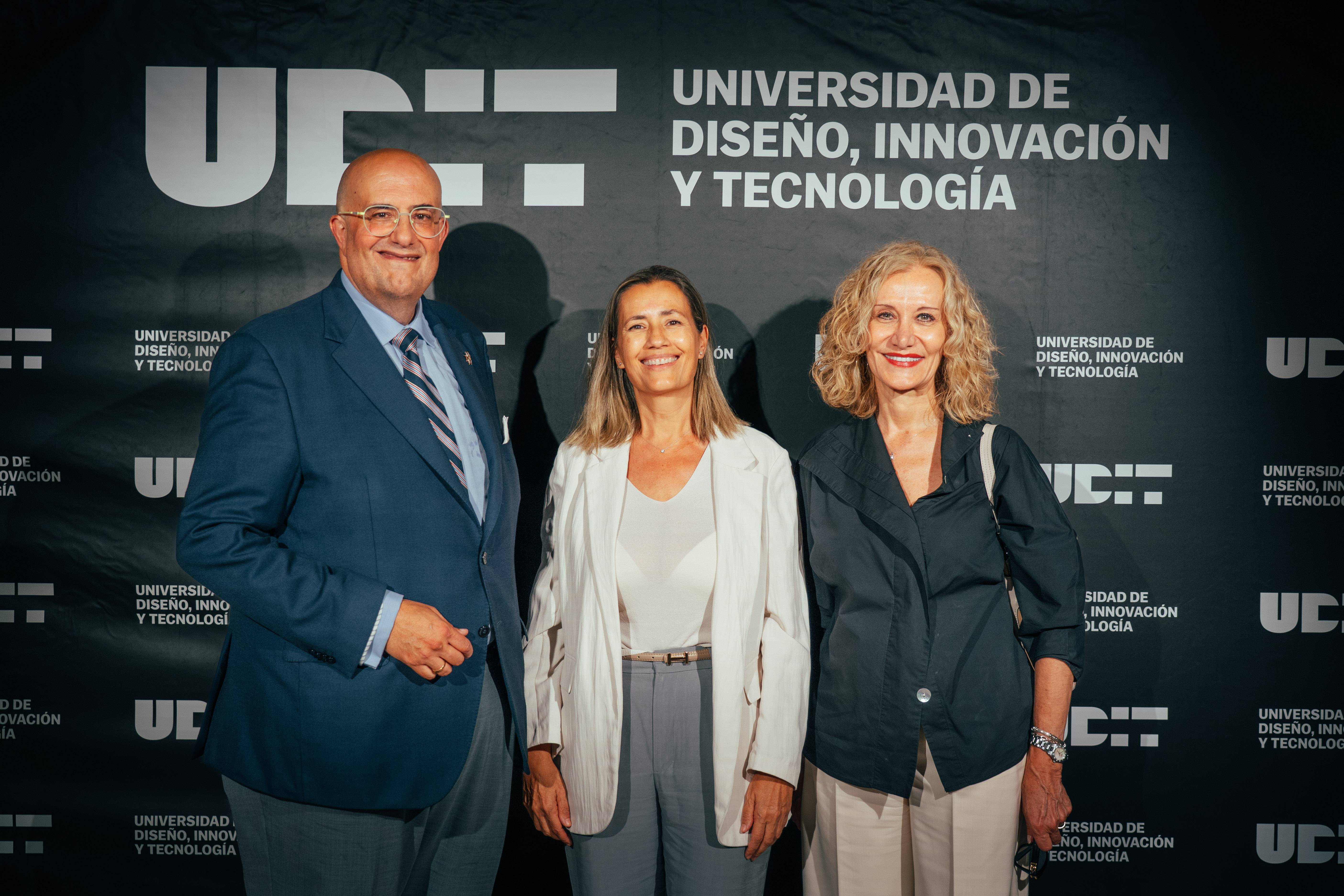 Rosa Pérez, Presidenta de UDIT, y Juan Cayón, Rector de la Universidad, junto a Yolanda Estrada, Concejala Presidenta del Distrito de Chamartín.