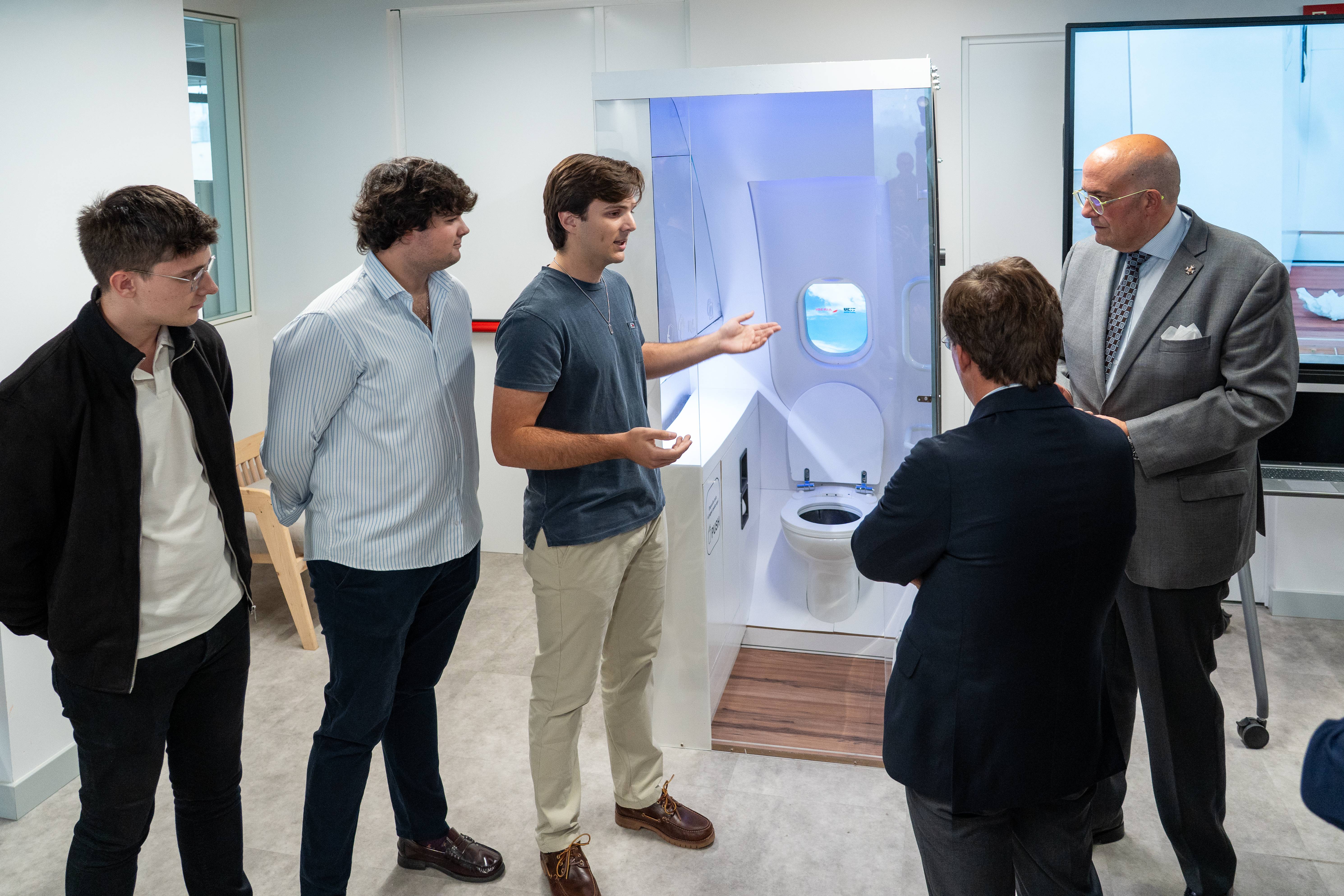 El alcalde de Madrid inaugura el nuevo Campus de Tecnología, Innovación y Ciencias Aplicadas de UDIT