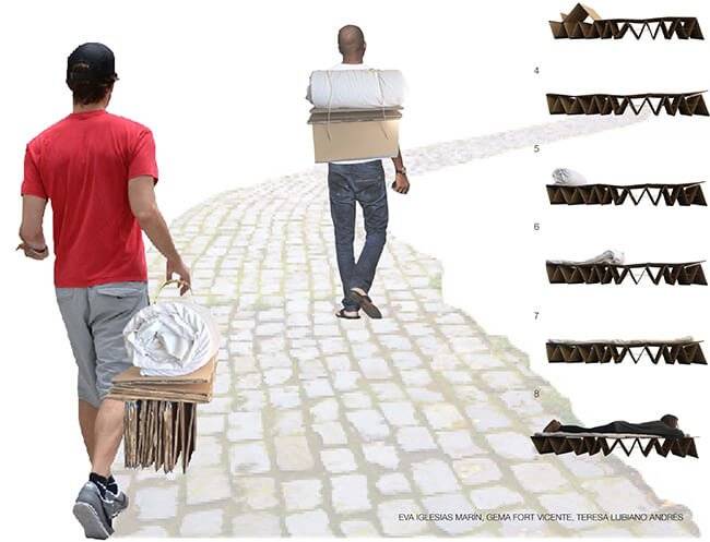 Dos personas caminan por un camino empedrado, una cargando materiales de construcción y la otra con un paquete más grande sobre los hombros.