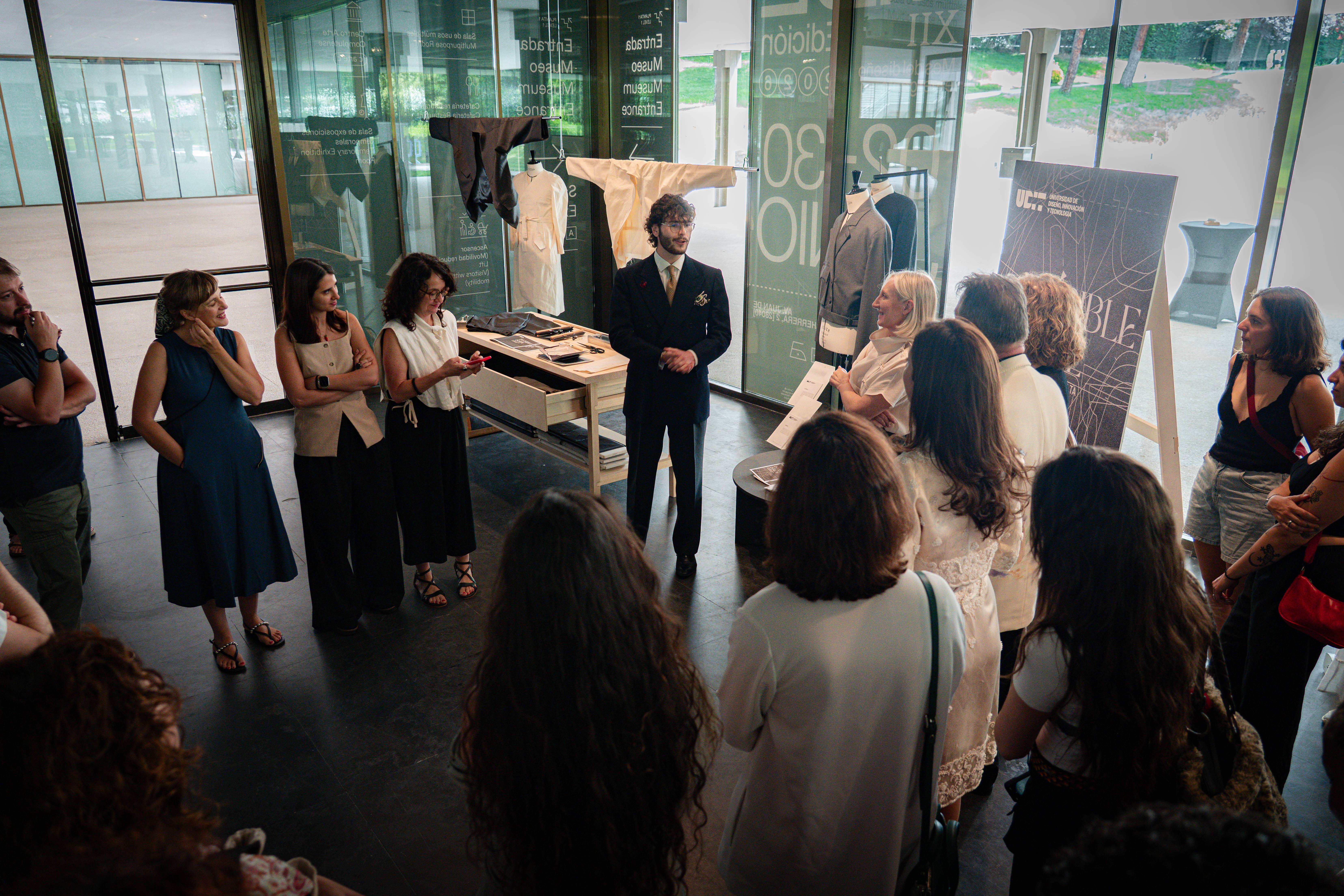 ‘Invisible Inside’, la colección de Hugo Vega, estudiante del Grado en Diseño de Moda, seleccionada para ser expuesta en el Mes del Diseño Emergente del Museo del Traje