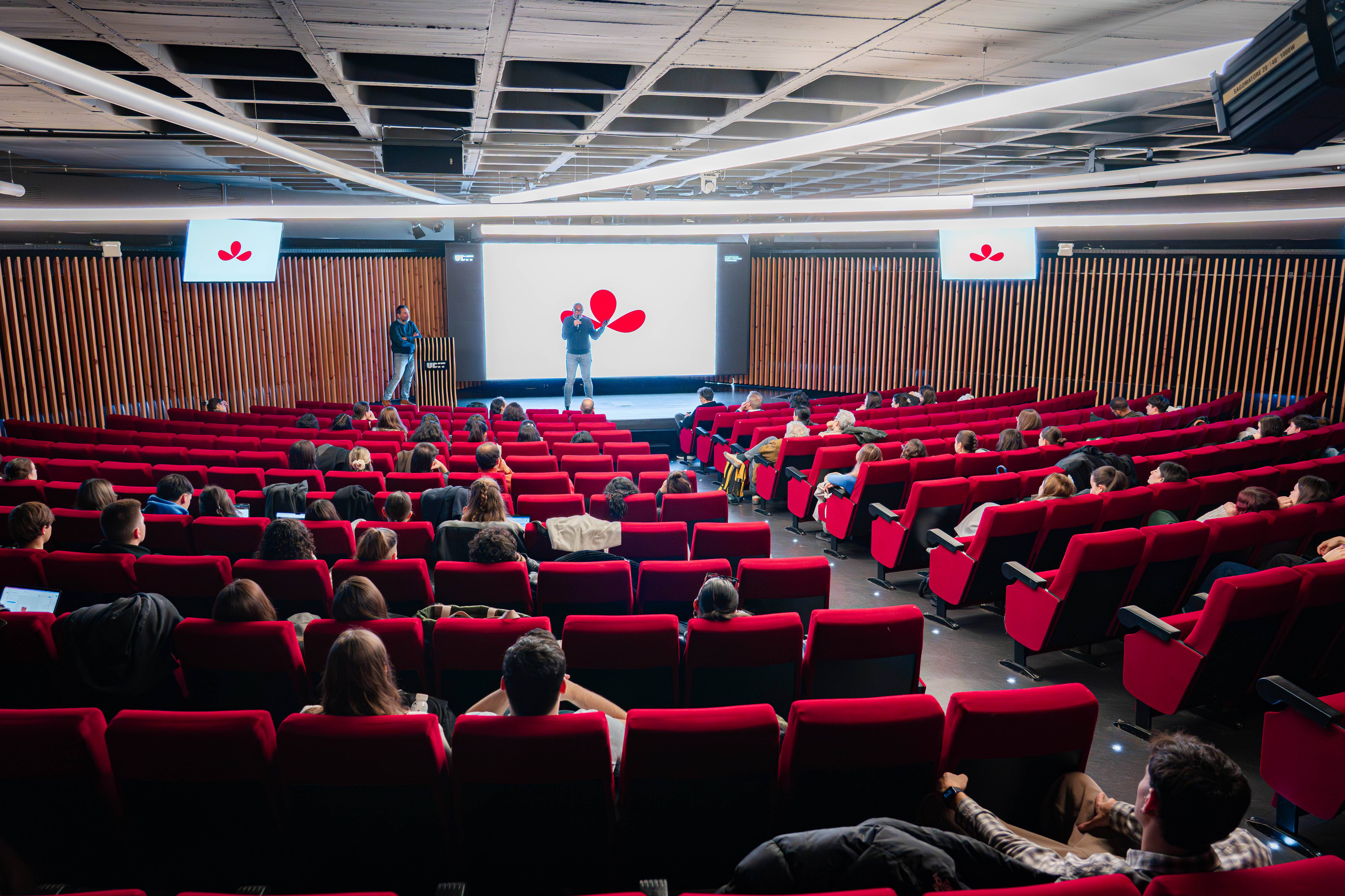 Mapfre presenta su nueva identidad a los estudiantes de UDIT