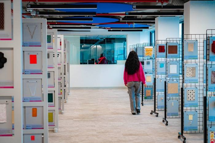 Gracias al acuerdo con Material ConneXion, somos la única Universidad en España que dispone de un archivo físico y online de materiales innovadores y sostenibles.