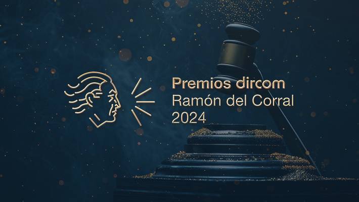 Imagen que presenta los Premios Dircom Ramón del Corral 2024 con un fondo oscuro y una representación gráfica de un gavel.