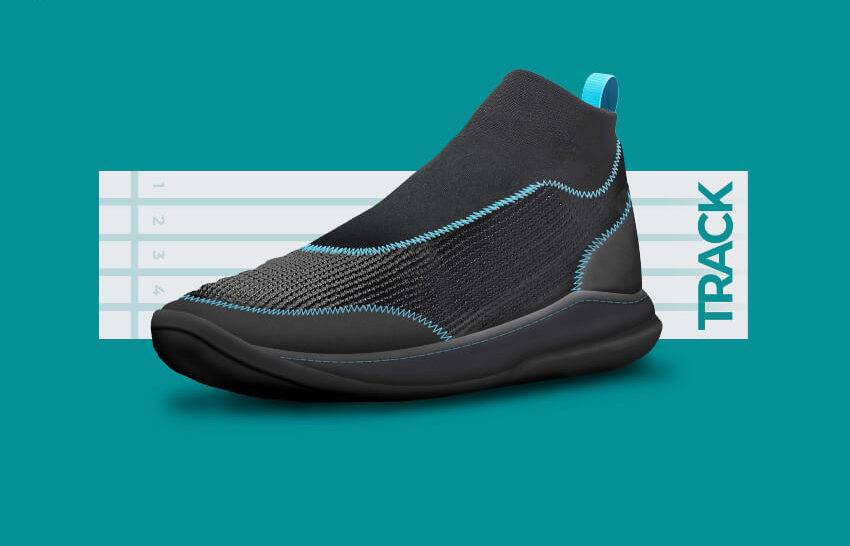Zapato deportivo de diseño moderno en color negro con detalles en azul.