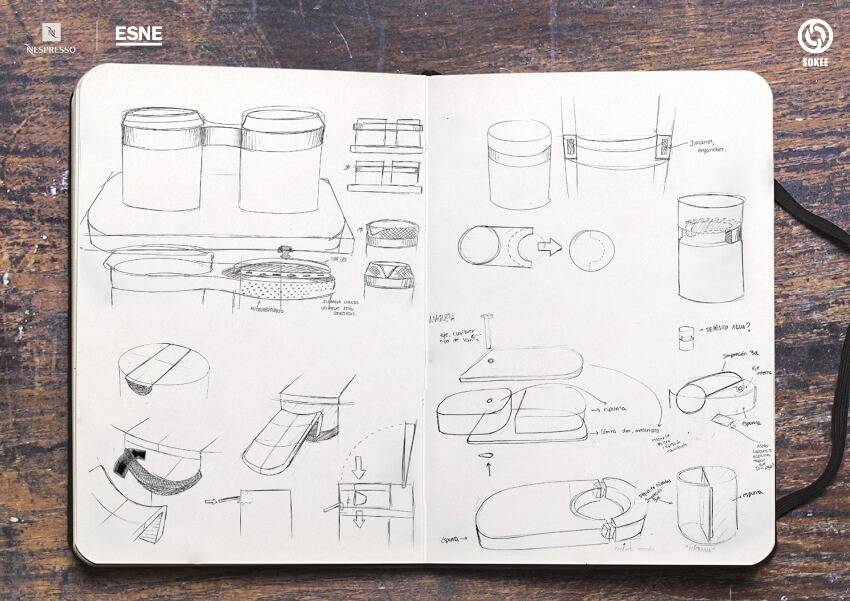 La imagen muestra bocetos de diseño de productos en una libreta.