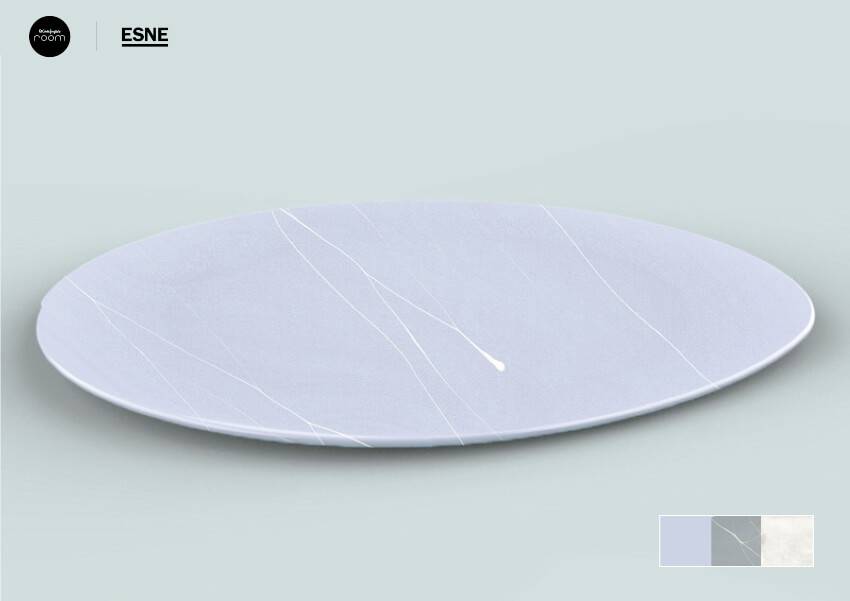 Un plato ovalado de color gris claro con vetas blancas.