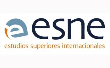 Logo de ESNE, una institución dedicada a estudios superiores internacionales.